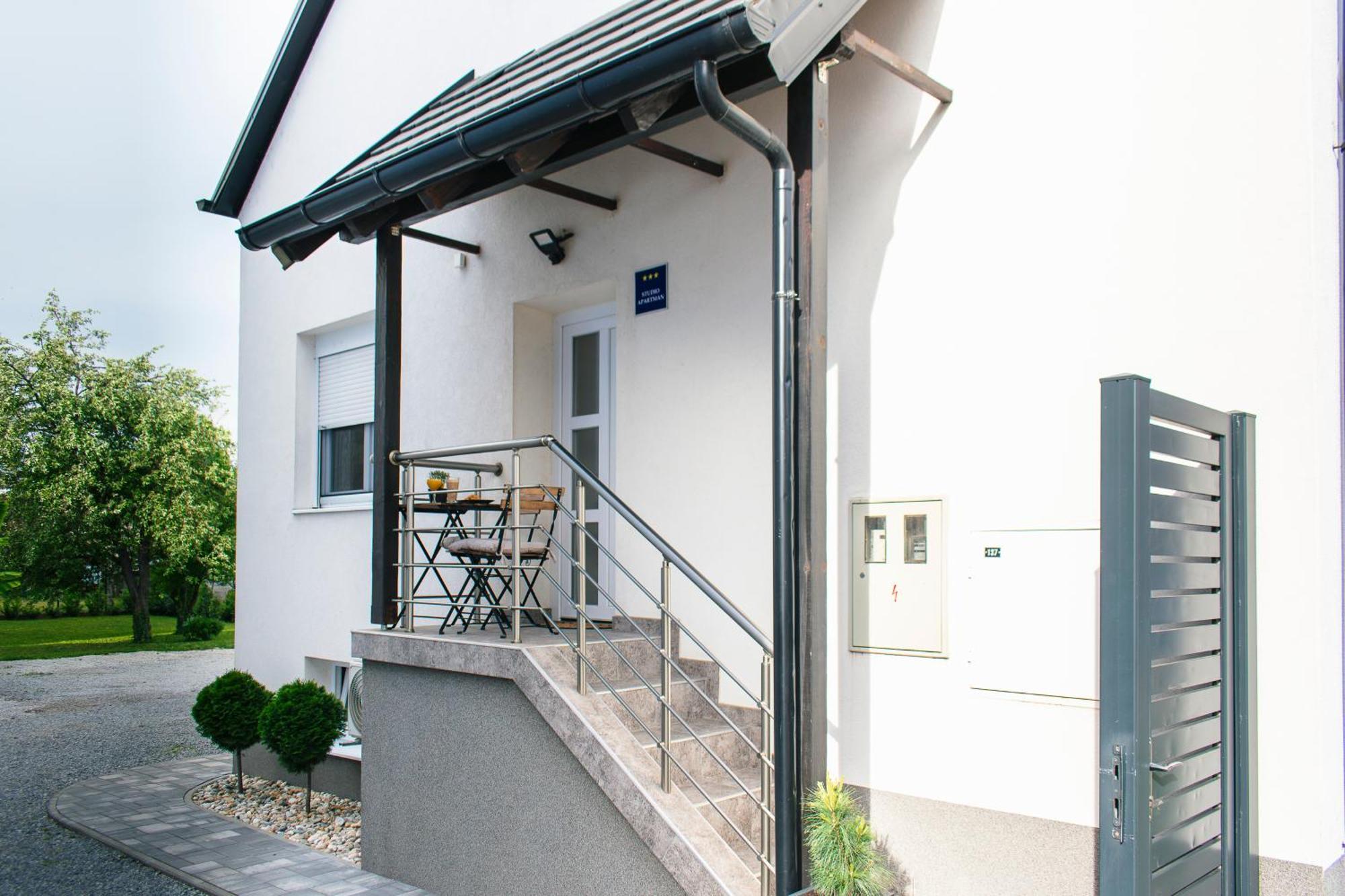 Goodlife Studio Apartment Pozsega Kültér fotó